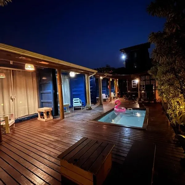 Capim Limão Containers do Rosa, hotel in Praia do Rosa