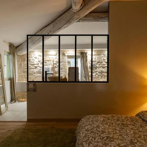 Charmante maison en Arles : La Roquette, Hotel in Arles