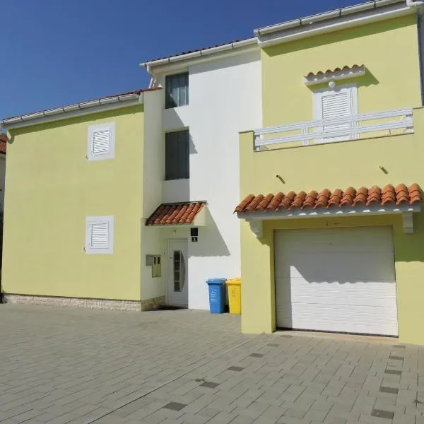 Apartments Ivanov、ノヴァリャのホテル