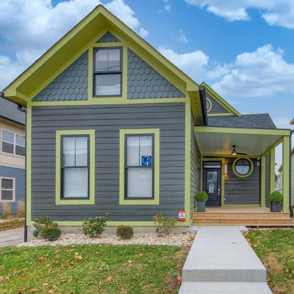 Jungle Bungalow, отель в Индианаполисе