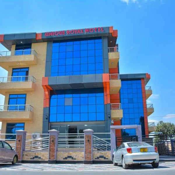 UNIQUE ROYAL HOTEL AND SUITeS، فندق في دودوما