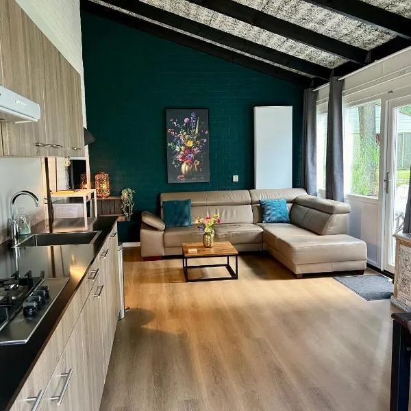 Gehele Bungalow zuid-Limburg op een park, Hotel in Simpelveld