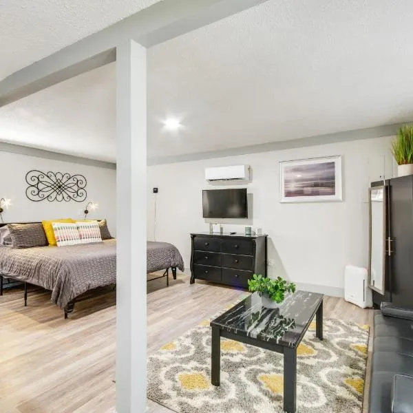 Greenwood Studio Cottage Less Than 1 Mi to Downtown!, hotel v destinaci Greenwood