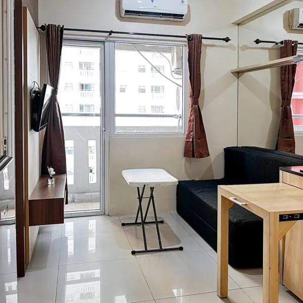 2BR Apt Green Pramuka with Pool & Wi-Fi by 2ndHome, hotel v destinaci Jakarta