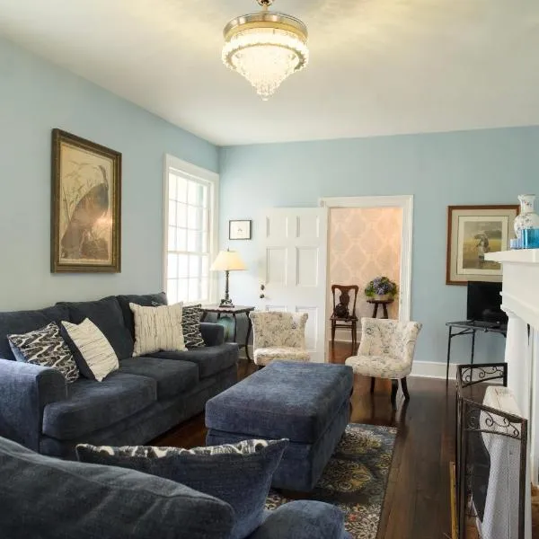 Borum House - 3 Bed, 2 & Half Bath, Full Kitchen, Heart of Downtown Natchez, hôtel à Natchez