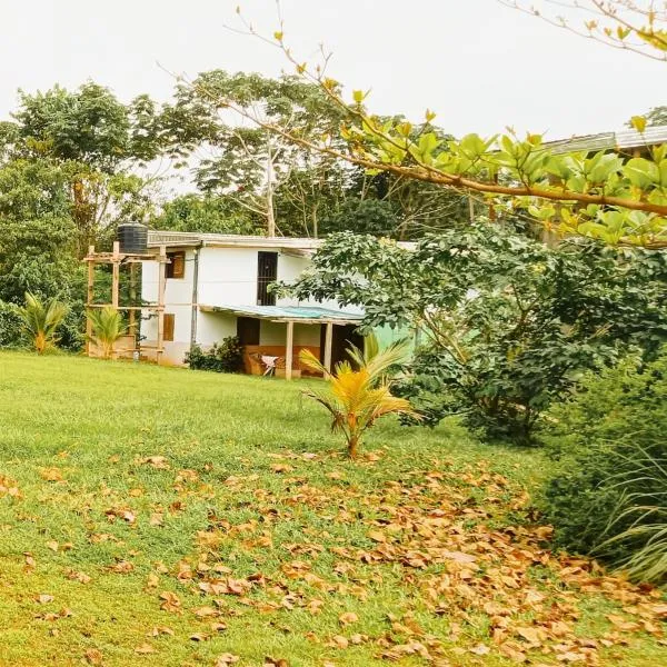 Villa 1200m2 de jardin "100m plage", hotel v destinácii Kribi