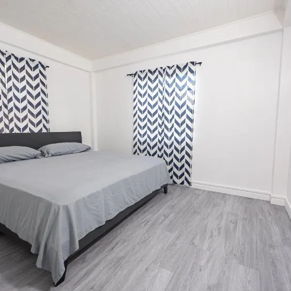 Amiah's Residence - Spacious two bedroom apartment in St George, hotel in Saint Georgeʼs