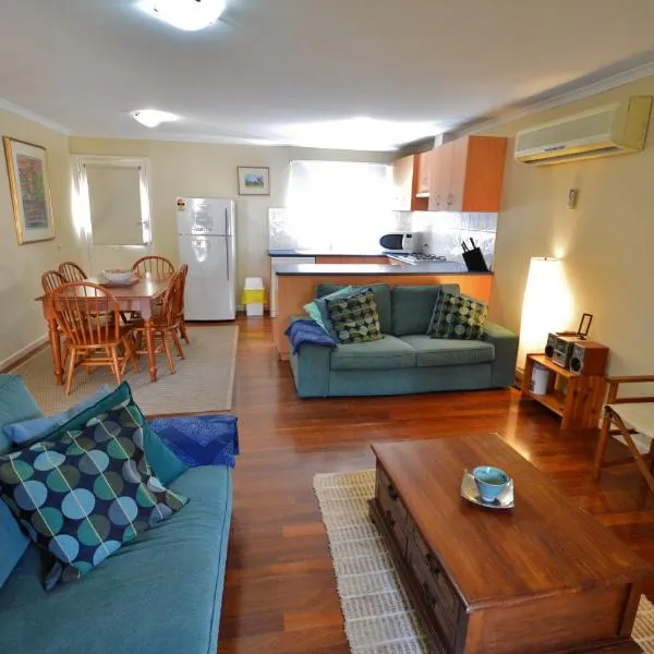 Cole Cottage - Kalbarri, WA, khách sạn ở Kalbarri