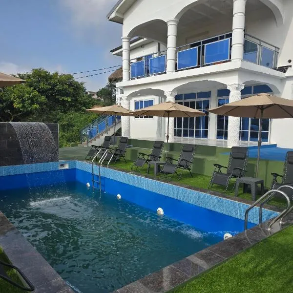 Cape Coast Travellers' Inn, hotel v destinaci Cape Coast