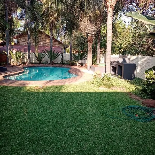 De la Rose Guesthouse – hotel w mieście Lephalale