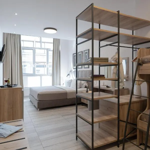 Piraeus City Hotel, hotel di Piraeus