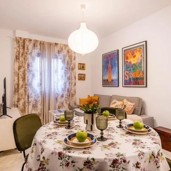 Piso con patio privado y parking Nervión Sevilla, hotel in Sevilla