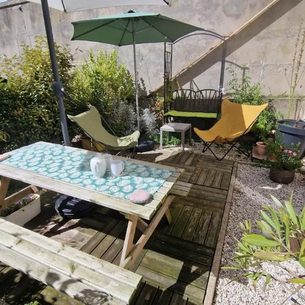 Petit cocon avec jardin, parking et plage à 150m, Le Havre, hotel in Le Perrey