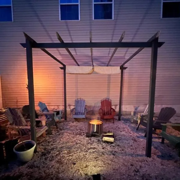 Space To Chill & Work in the Center of Everything، فندق في Severn