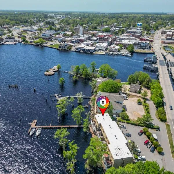 Water Front Condo with Boat Slip: The Dock House, hotel v destinaci Elizabeth City