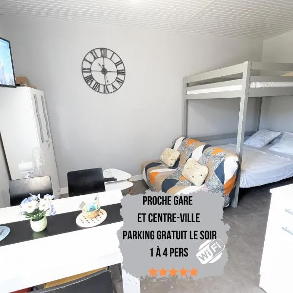 Grands Studios Maillochon accès Gare de Poitiers et Centre ville à Pieds, ξενοδοχείο στο Πουατιέ