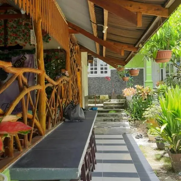 Laggaita Beach Homestay & Tourist Culinary Centre Mentawai, hotel in Tuapejat