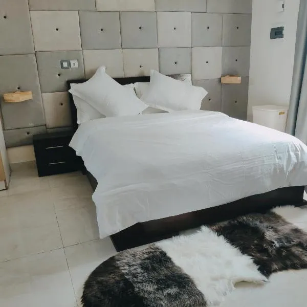 Immeuble Bisrrah, Studio A, hotel in Abidjan