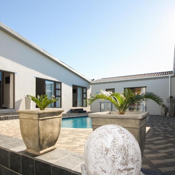 Le Blue Guesthouse
