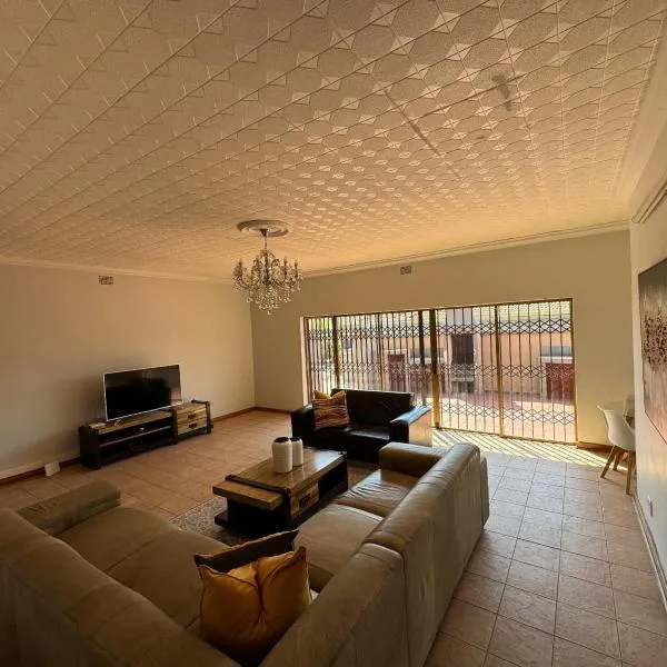 Leas Furnished Apartments Waterkloof, hotel v destinaci Pretoria