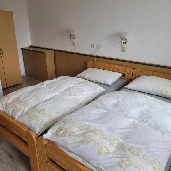 Restaurant mumbay hotel, hotel v destinaci Jessen