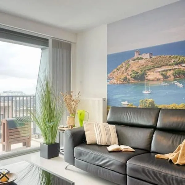 Stunning apartment in Ostend with free Parking, hotel in Ostend