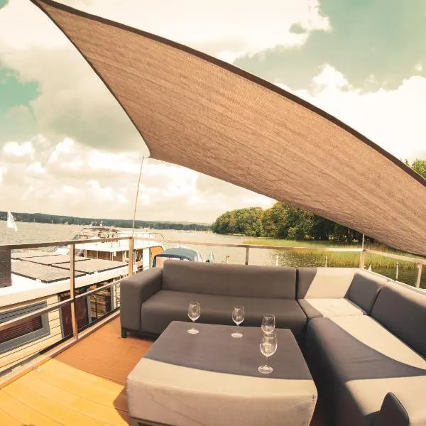 TraumZeitBoot Heidi - exklusiver Festlieger in perfekter Lage am Scharmützelsee Bad Saarow, hotel in Bad Saarow