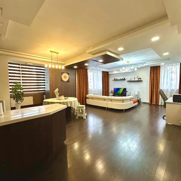B&B Duplex Guest House, hotel en Ulán Bator