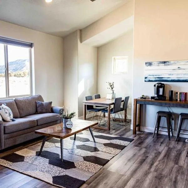 Daybreak Mountain Home Studio East Zion, ξενοδοχείο σε Orderville