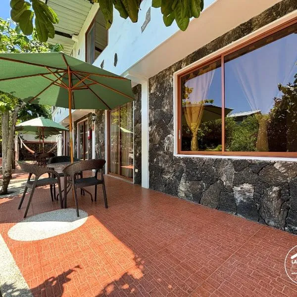 Lava House Hostal, hotel v destinaci Puerto Ayora