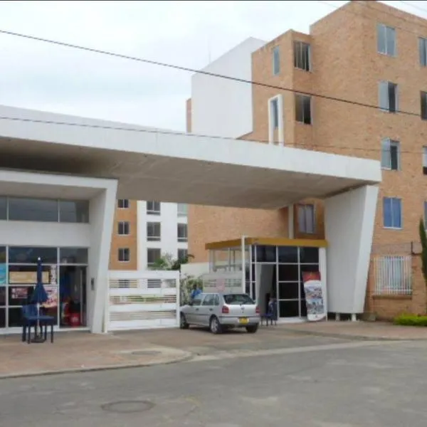 Amplio Apartamento Parqueadero y Piscina Cerca al CC Gran Plaza, hotel en Pitalito
