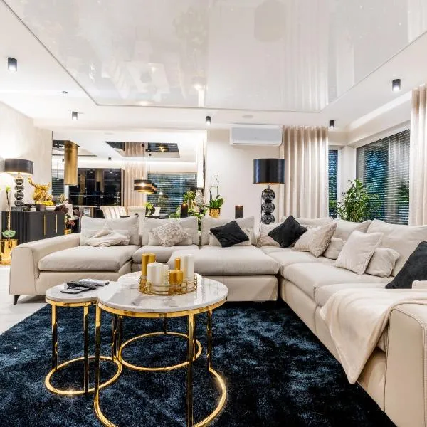 5 Bed Luxury Home In Szczytno, hotel in Niedźwiedzie