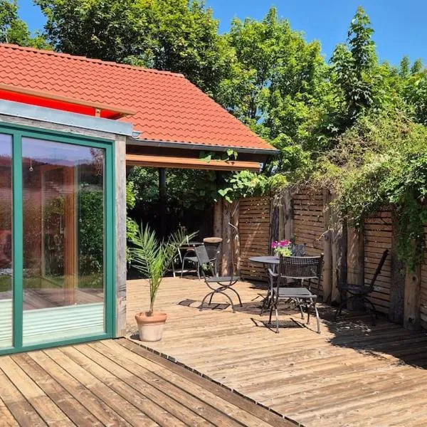 Ökologisches Hideaway mit Sauna und großem Garten, ξενοδοχείο σε Seßlach