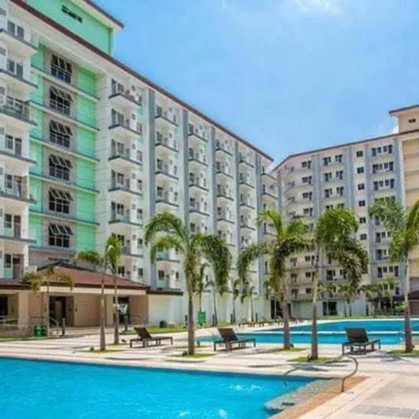 Entire unit with balcony at SMDC Field Residences, behind Sucat near NAIA, hotel em Manila