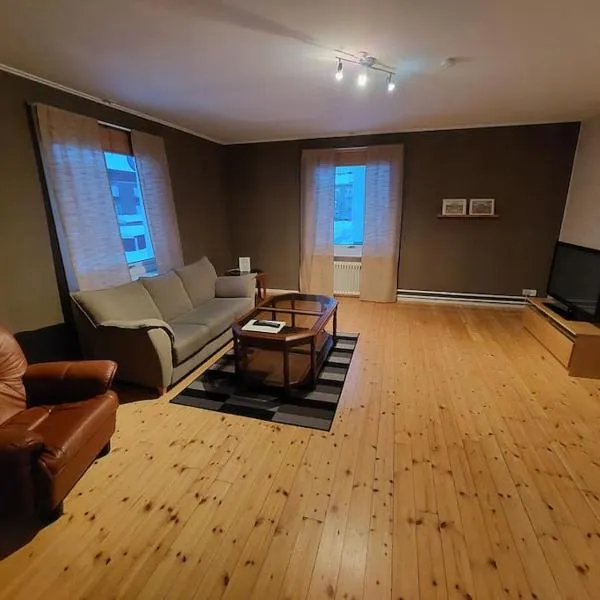 Spacious three-room apartment with balcony, hotel in Luleå