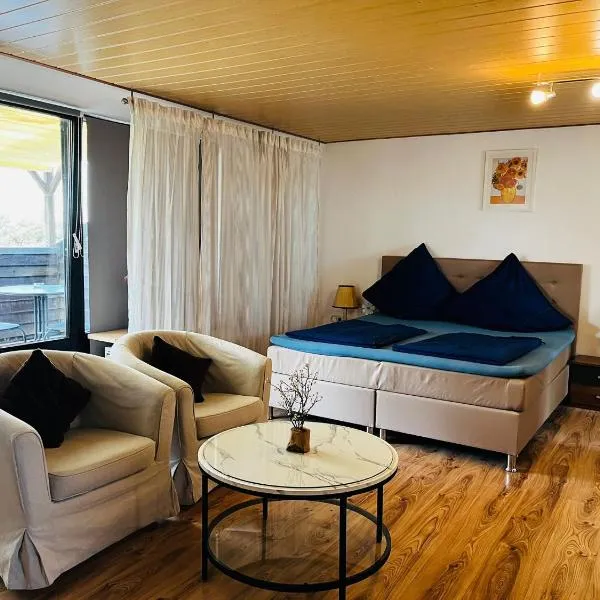 Private Studio Apartment with Balcony in Dortmund-Brackel, hotel in Dortmund