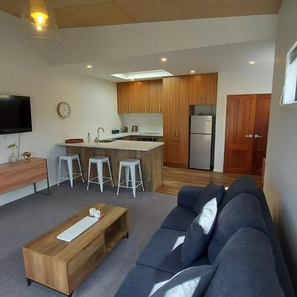 Sleek Suite By The Sand 1-bedroom，位于但尼丁的酒店