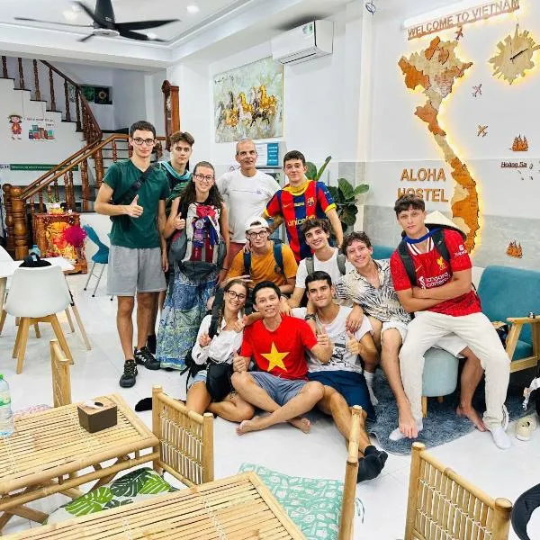 ALOHA SAIGON PREMIUM HOSTEL by Local Travel Experts - Newly opened, Less-touristy location, Spacious rooms, Glass shower bathroom, Free breakfast & Walking Tour, hotel in Ho Chi Minh City