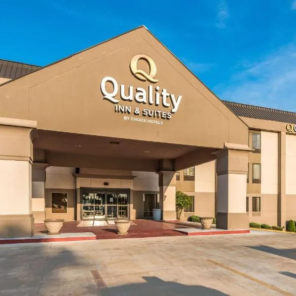 Quality Inn & Suites Quincy - Downtown, hotel v destinaci Quincy