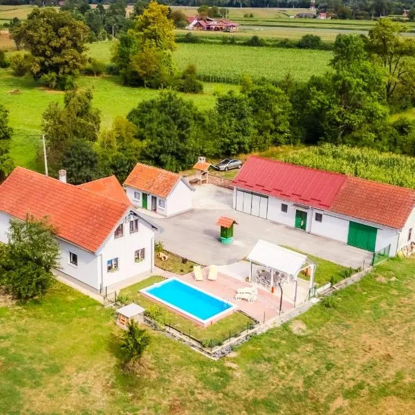 Green Oasis Estate with Private Pool and Backyard near Zagreb, hôtel à Velika Gorica