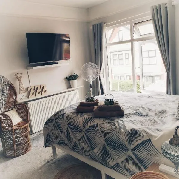 Aqua View, New Brighton Beach - 1 bedroom apartment #Liverpool #Beatles, ξενοδοχείο σε New Brighton