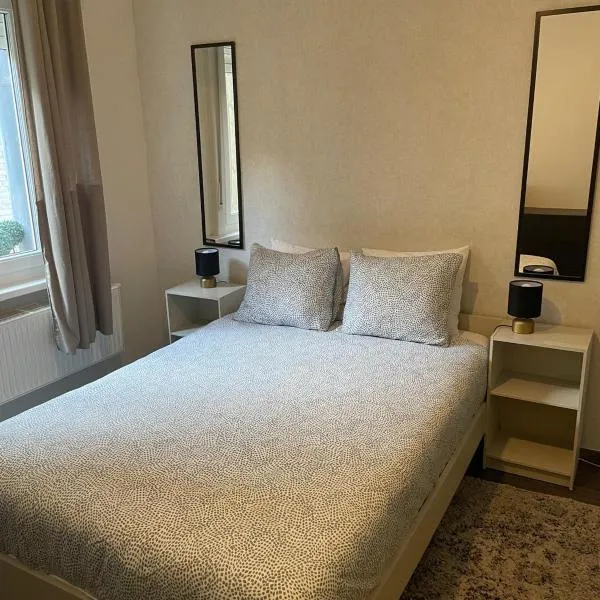 Modern apartment with garden in Antwerp, 15min from City center, hotell Antwerpenis