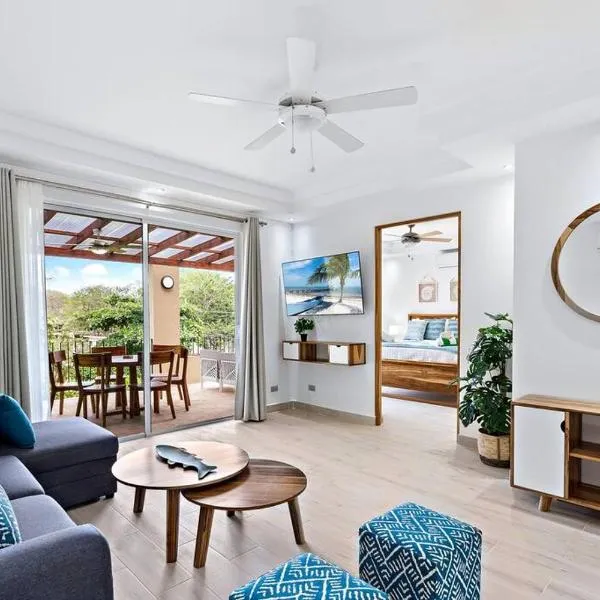 Gav5 New Modern Condo Walking Distance to Beach，位于塔马林多的酒店