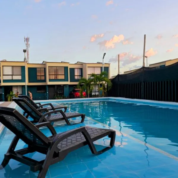 Casa Privada Vacacional a 2m del Aeropuerto Eden, 20m del Parque Del Cafe y Armenia tiene Piscina, Jacuzzi, Sauna By Molca Xperiences, hotel em La Tebaida