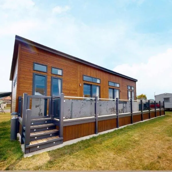 Pebble Beach Resort The Goodwood Lodge, hotel in Kinmel Bay