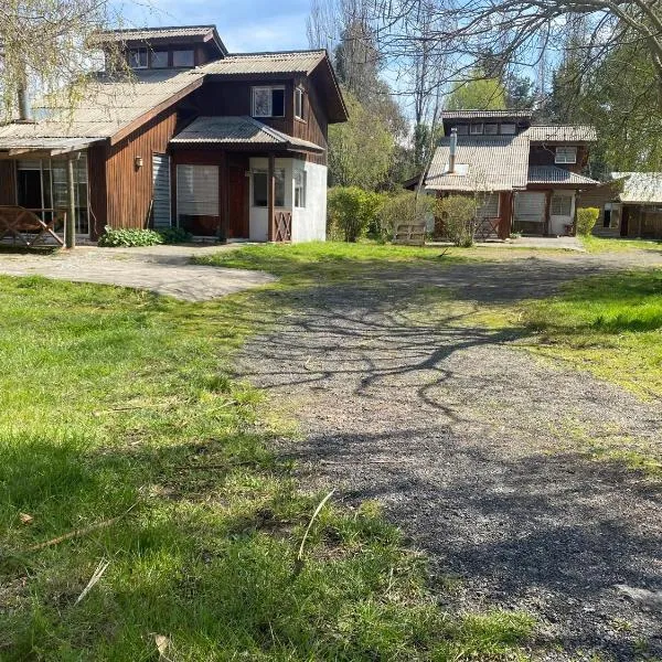 Cabañas y Camping Playa Hermosa, hotel in Los Ángeles