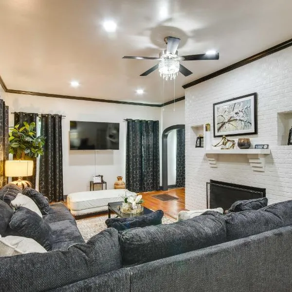 Updated North Greenwood Cottage Less Than 1 Mi to Dtwn!, hotel v destinaci Greenwood