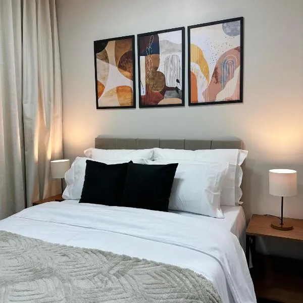 Studio com piscina a 1 minuto a pé do Metrô Brooklin, hotel in Sao Paulo