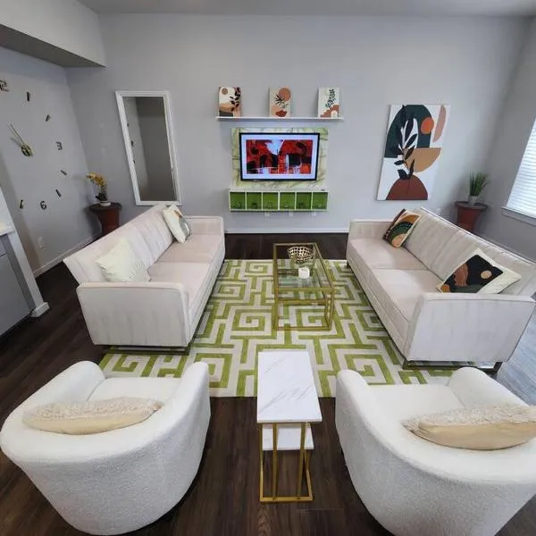 Premium Zen Galleria Townhome Sleeps 8，位于休斯顿的酒店