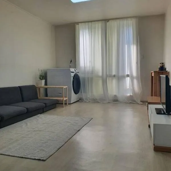 Maru house Tranquil and Airy Space for Long or Short Stays in Nowon 2 qeen bed, near market, air-conditioner, Samsung TV, hotel in Seoul